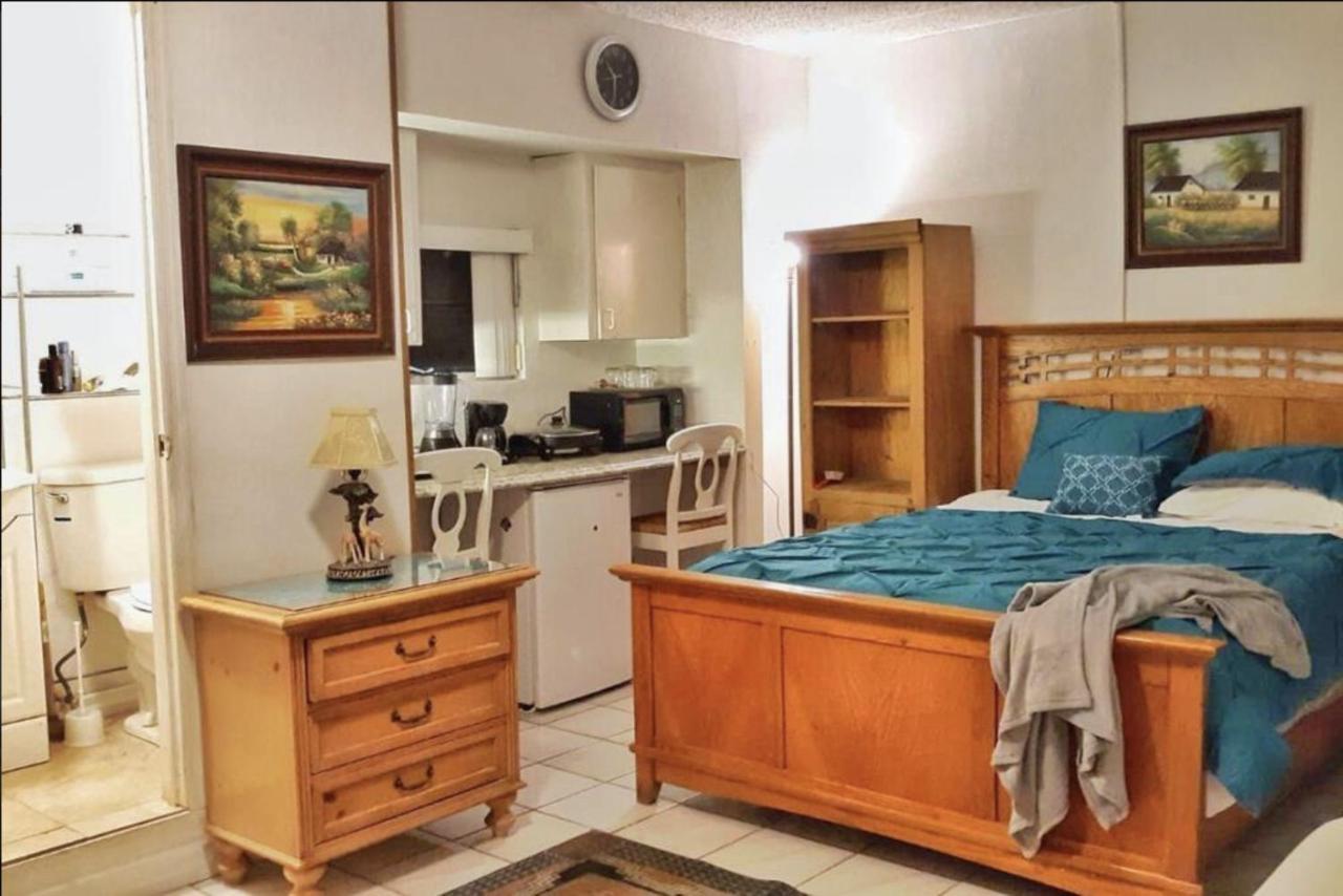 Cozy Queen Bed Studio With 60 Inch Smart Tv, Netflix, Airplay, Mini-Fridge, And 500 Mbps Wifi Near Fiu, Dolphin Mall, Airport Miami Exteriör bild