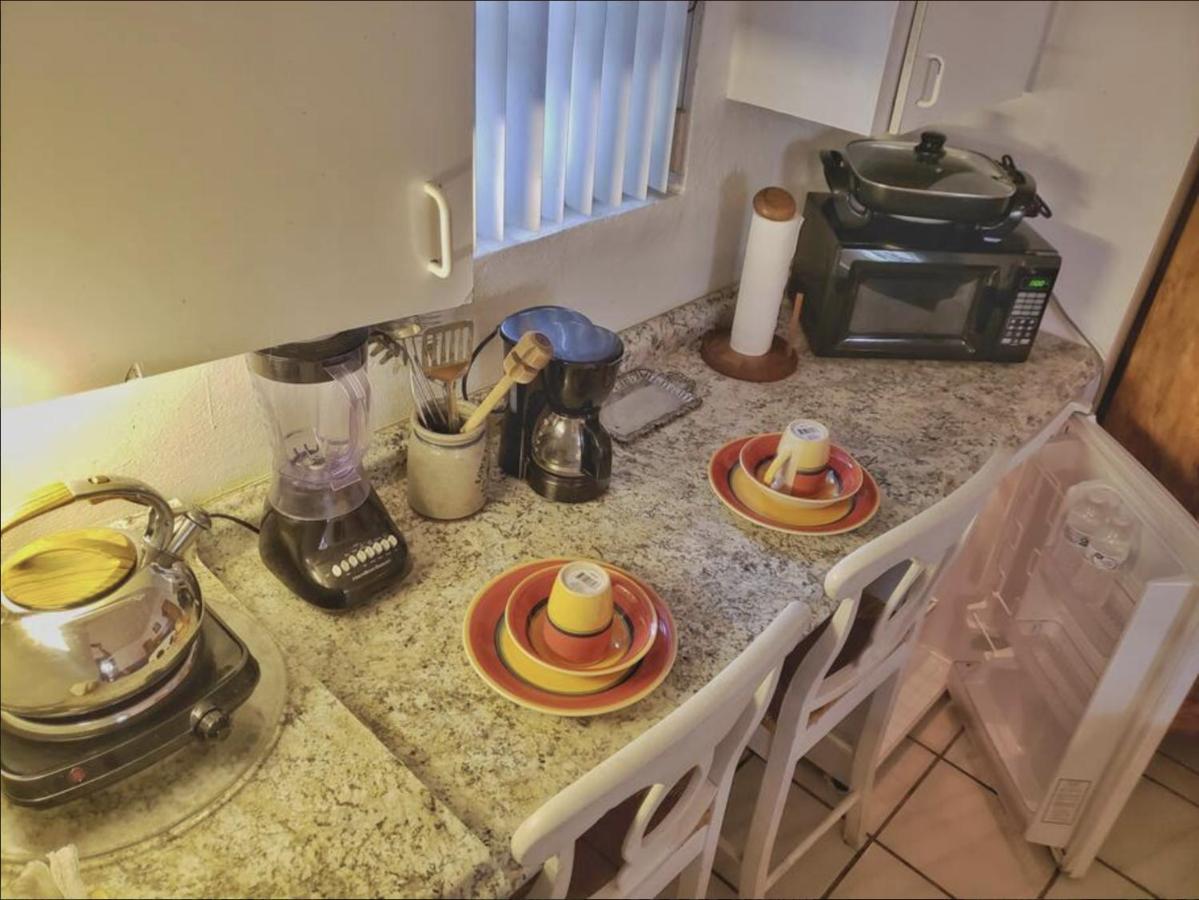 Cozy Queen Bed Studio With 60 Inch Smart Tv, Netflix, Airplay, Mini-Fridge, And 500 Mbps Wifi Near Fiu, Dolphin Mall, Airport Miami Exteriör bild