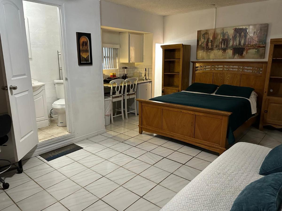Cozy Queen Bed Studio With 60 Inch Smart Tv, Netflix, Airplay, Mini-Fridge, And 500 Mbps Wifi Near Fiu, Dolphin Mall, Airport Miami Exteriör bild