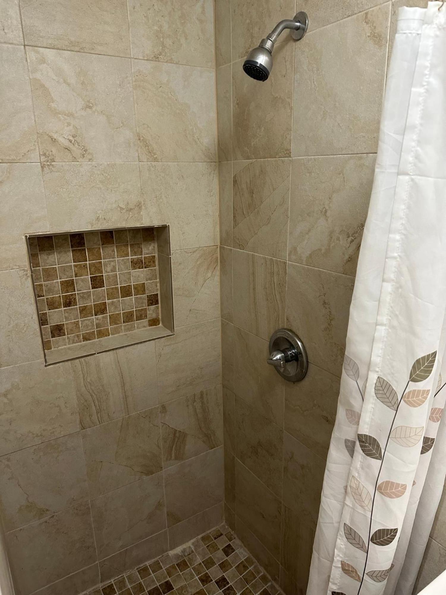 Cozy Queen Bed Studio With 60 Inch Smart Tv, Netflix, Airplay, Mini-Fridge, And 500 Mbps Wifi Near Fiu, Dolphin Mall, Airport Miami Exteriör bild